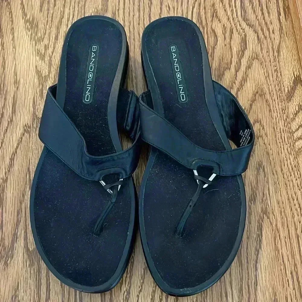 Bandolino Thong Sandals Great Condition‎ worn once